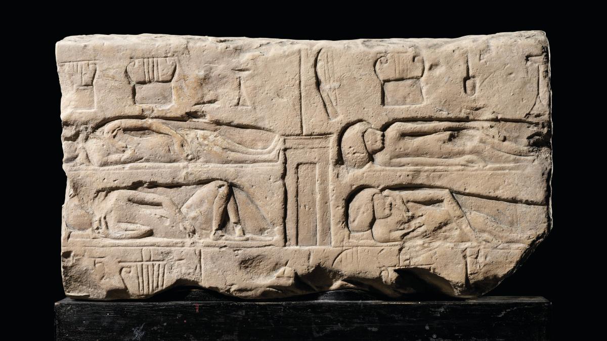 نقش الحجر الجيري المصري القديم للموسيقيات المعرضات لخطر مغادرة المملكة المتحدة