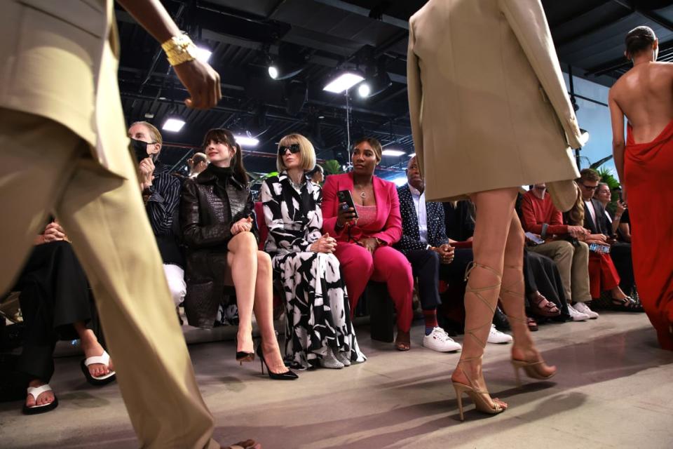 <div class="inline-image__caption"><p>Anne Hathaway, Anna Wintour, and Serena Williams attend the Michael Kors Collection Spring/Summer 2023 Runway Show on September 14, 2022 in New York City.</p></div> <div class="inline-image__credit">imitrios Kambouris/Getty Images for Michael Kors</div>