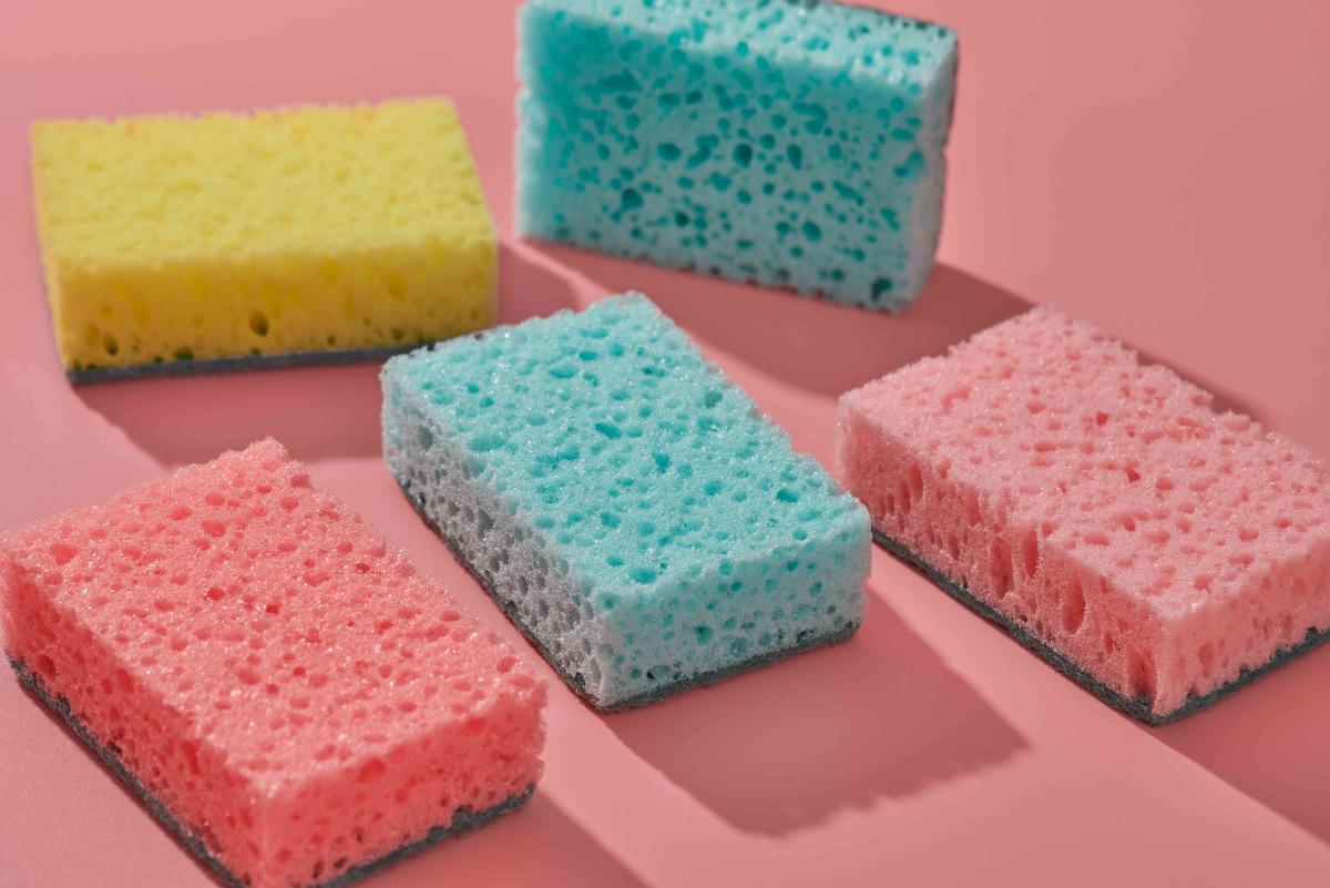 How to use sponge and rubber to push water scraper — — What