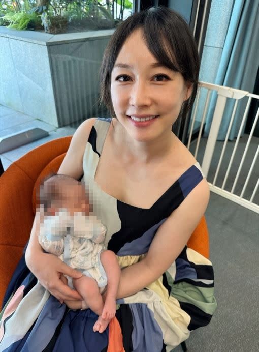 41歲美女主播吳宇舒今年7月產下一名女兒，產後2個月即復出狀態極佳。（圖／翻攝自吳宇舒臉書）