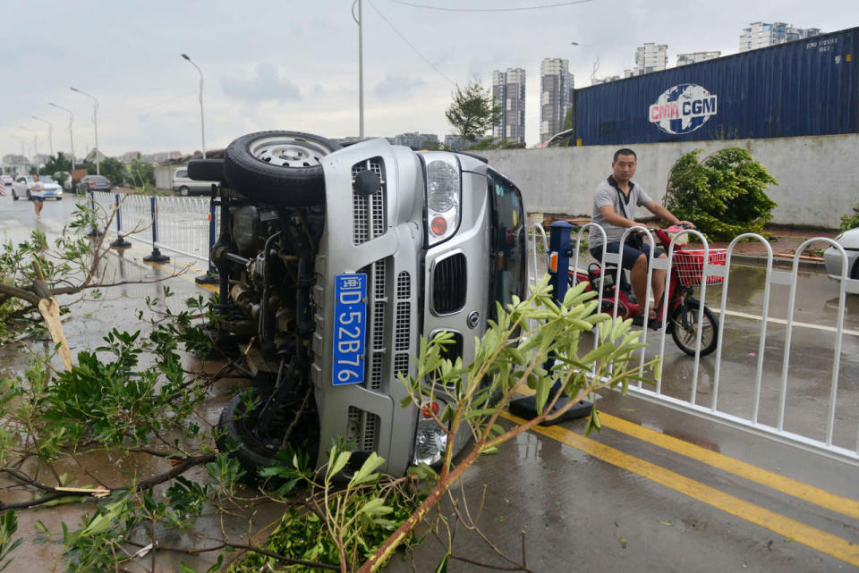 Typhoon Meranti hits Taiwan and China