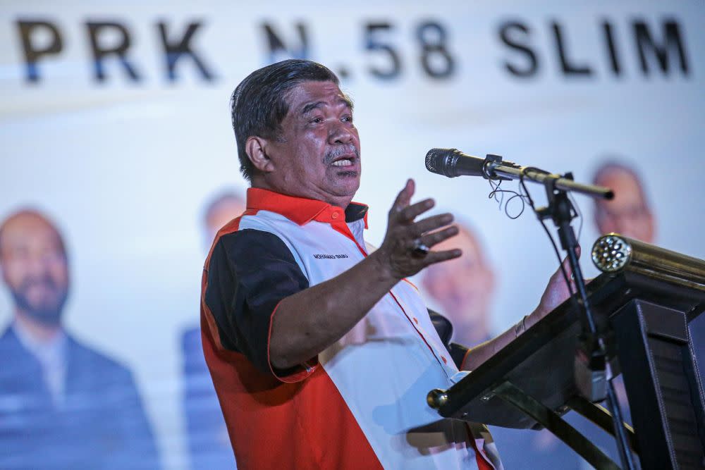 Amanah president Mohamad Sabu delivers a speech after the unveiling of Pejuang's candidate for the Slim by-election in Tanjung Malim August 12, 2020. — Picture by Hari Anggara