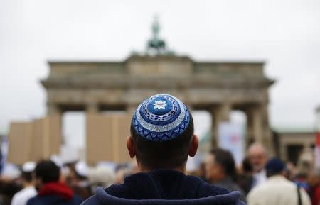 A man wearing a kippah waits for the start of an anti-Semitism demo at Berlin's Brandenburg Gate September 14, 2014. REUTERS/Thomas Peter