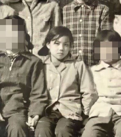 王菲12歲時的泛黃舊照引起熱議。（圖／翻攝自微博）