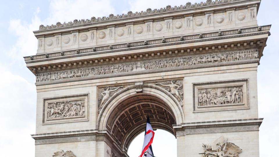 paris, france september 20 king charles iii and president of france, emmanuel macron during a ceremonial welcome at the arc de triomphe on september 20, 2023 in paris, france the king and the queens first state visit to france will take place in paris, versailles and bordeaux from wednesday 20th to friday 23rd 2023 the visit had been initially scheduled for march 26th 29th but had to be postponed due to mass strikes and protests photo by chris jackson wpa poolgetty images