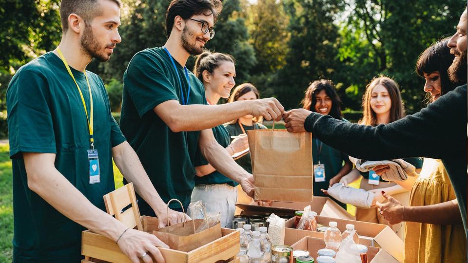 second date ideas with a couple volunteering at the park