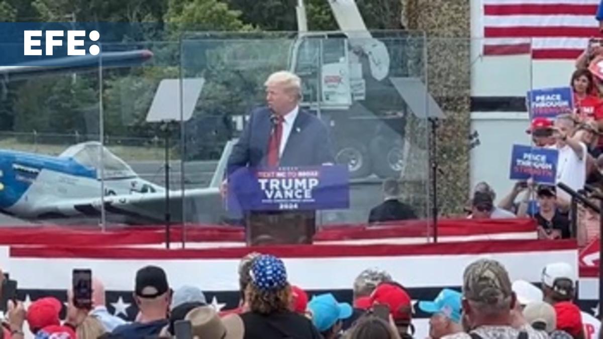 Trump holds his first outdoor rally since the attack behind bulletproof glass