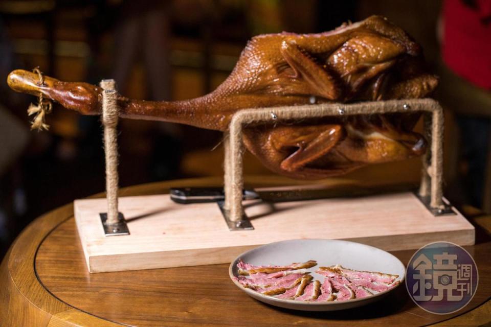 宜蘭鴨賞以伊比利火腿的方式呈現，豐潤鹹香。