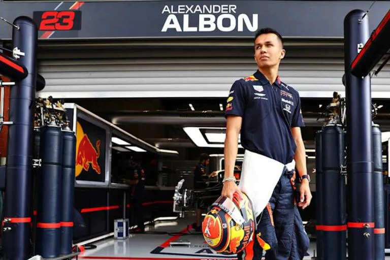 El asesor deportivo Helmut Marko no dio espacio para un posible regreso de Alexander Albon a Red Bull Racing; el tailandés se desempeña hoy en Williams.