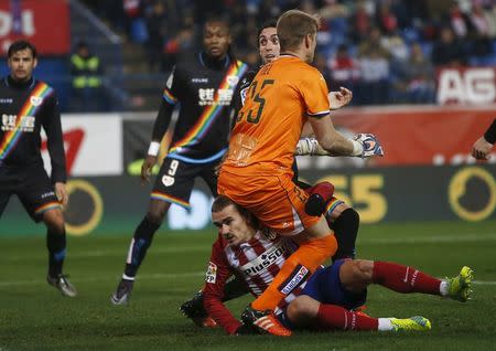 Football Soccer - Atletico Madrid v Rayo Vallecano - Spain King's Cup- Vicente Calderon stadium, Madrid, Spain - 14/1/16 Atletico Madrid's Antoine Griezmann looks on after scoring past Rayo Vallecano's goalkeeper Yoel Rodriguez. REUTERS/Susana Vera