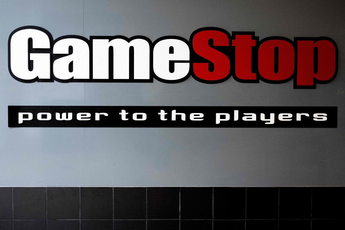 A GameStop készletek kibocsátására költöznek, negyedéves értékesítési csökkenés