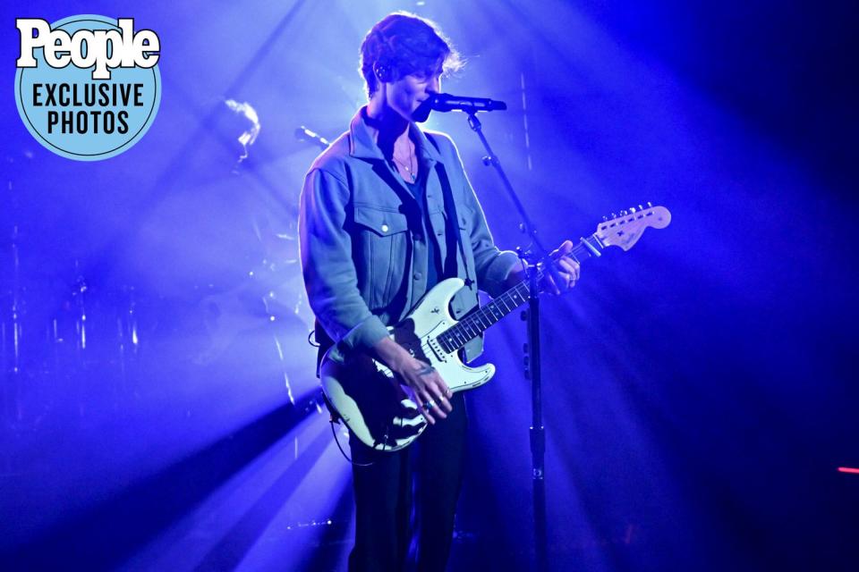 THE TONIGHT SHOW STARRING JIMMY FALLON -- Episode 1643 -- Pictured: Musical guest Shawn Mendes rehearses on Friday, April 29, 2022 -- (Photo by: Todd Owyoung/NBC)