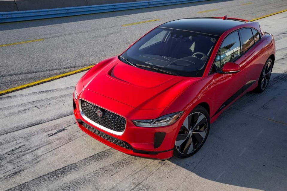 Jaguar未來10年會傻主力放在電動車，並打算在5~7年內淘汰傳統燃油汽車（圖片來源：https://www.autoguide.com/auto-news/2018/10/jaguar-become-electric-car-brand.html）