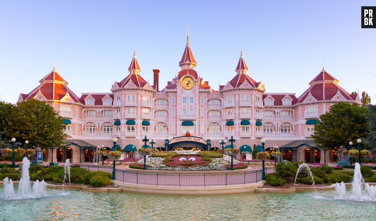 Découvrez le Disneyland Hotel pour sa réouverture à Disneyland Paris en janvier 2024 - Disneyland Paris