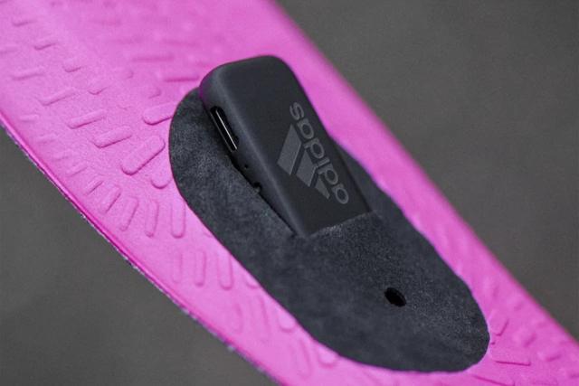 Adidas GMR: así son las plantillas con un chip para ayudarte a al fútbol