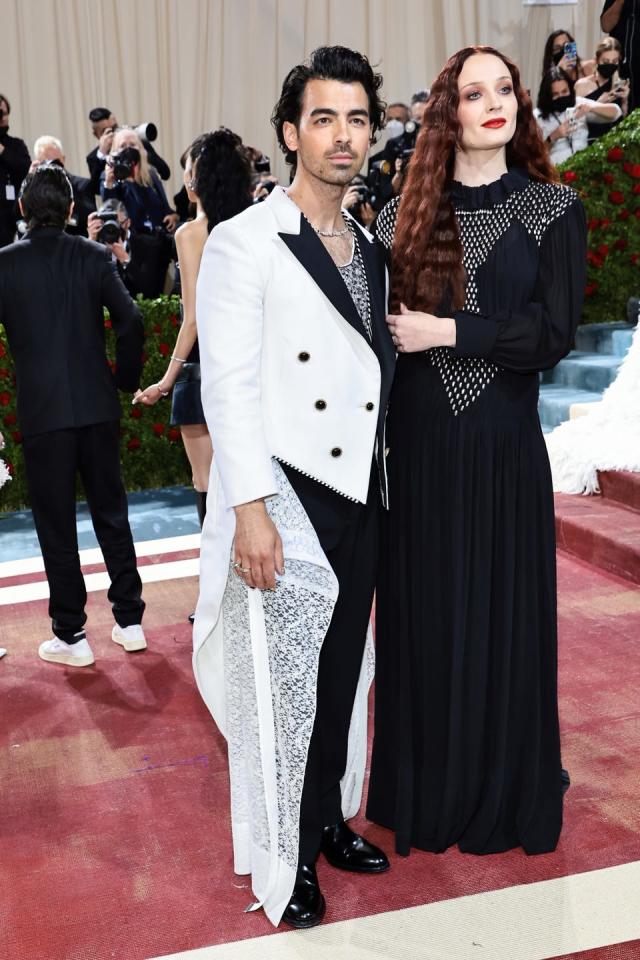 Met Gala 2022: Pregnant Sophie Turner, Joe Jonas Pose for Pics