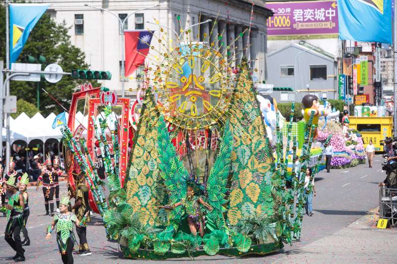 20191010-中華民國108年國慶大會，友邦聖露西亞參加花車遊行嘉年華。（顏麟宇攝）