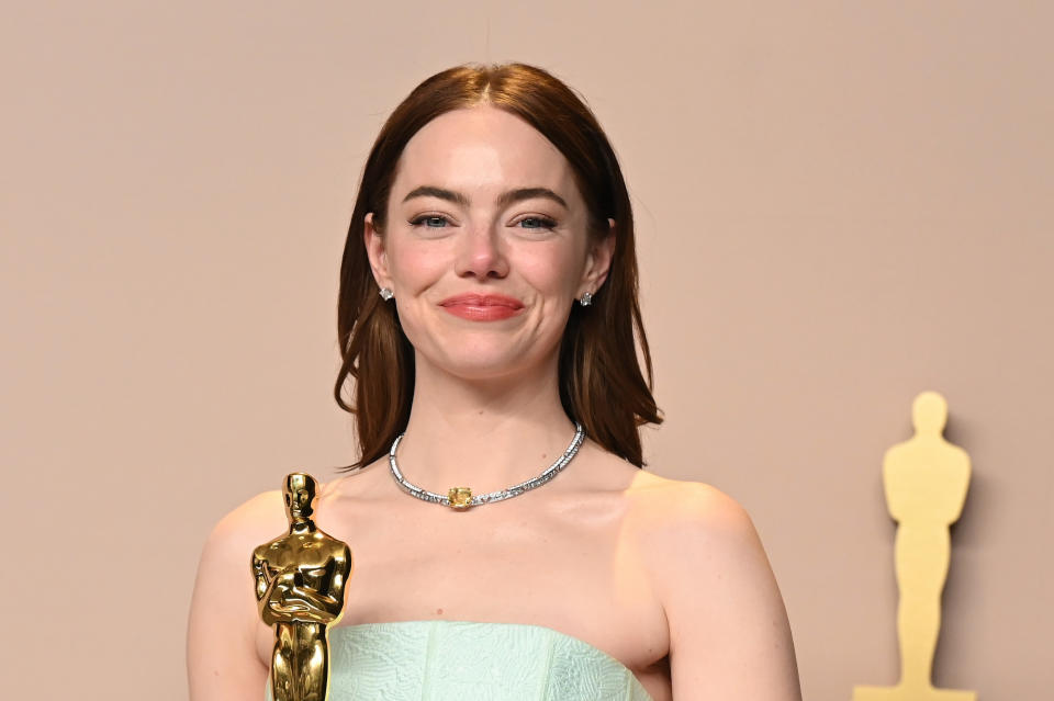 Emma Stone holding her Oscar