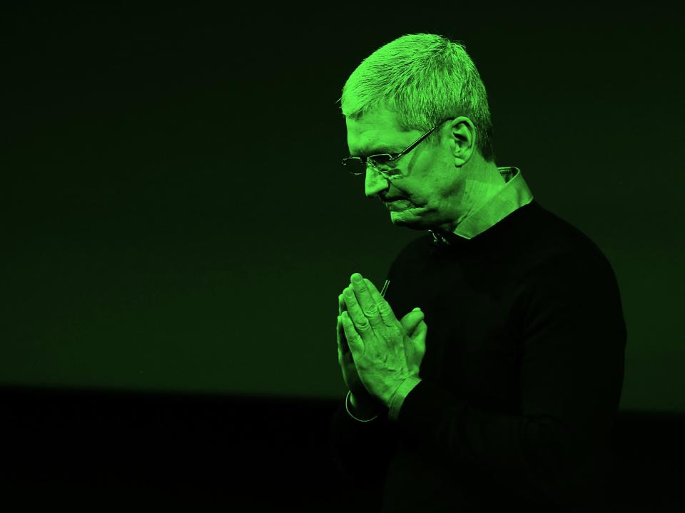 tim cook apple ceo green praying