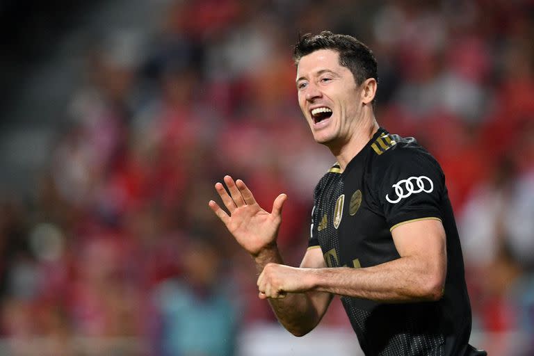 Robert Lewandowski celebra el terer gol de la goleada que su equipo le propinó a Benfica. Bayern Munich tiene puntaje perfecto y, por ahora, no concedió goles en esta edición de la Champions League