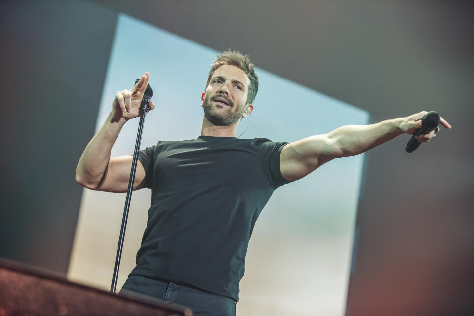 MADRID, SPAIN - MAY 22: Pablo Alboran performs on stage at WiZink Center on May 22, 2019 in Madrid, Spain. (Photo by Javier Bragado/Redferns)