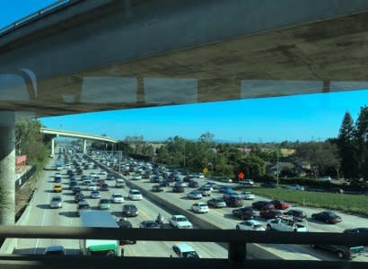 Cars on the 405 freeway are seen beneath the 10 freeway during rush hour in Los Angeles, California, U.S., April 21, 2017. REUTERS/Lucy Nicholson/File Photo