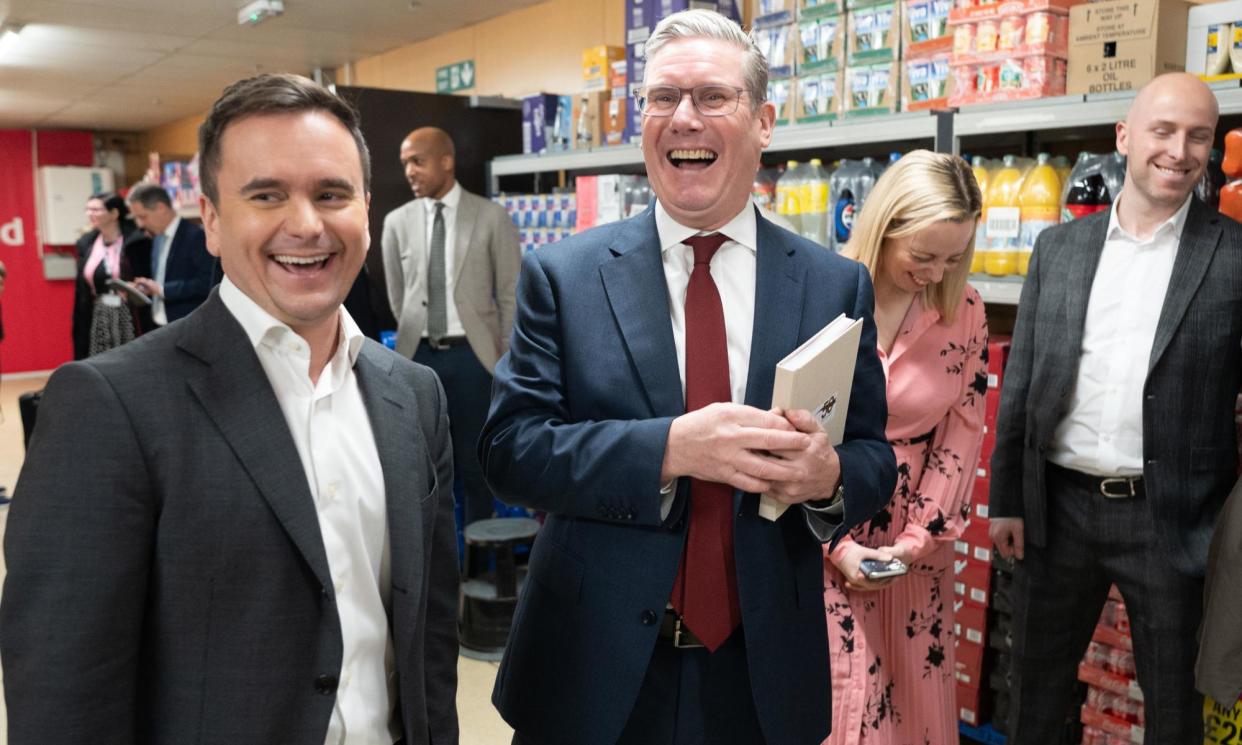 <span>Keir Starmer tours an Iceland supermarket in Warrington with its chair, Richard Walker (left), who has switched his support to Labour from the Tories.</span><span>Photograph: Stefan Rousseau/PA</span>