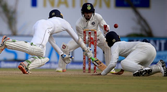 Tharanga scrambles to make his ground. Image: Getty