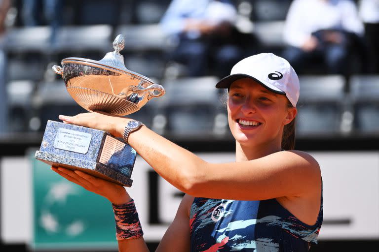 La polaca y número 1 del mundo, Iga Swiatek, venció a la tunecina Ons Jabeur y ganó el Abierto de Italia por segundo año consecutivo. 