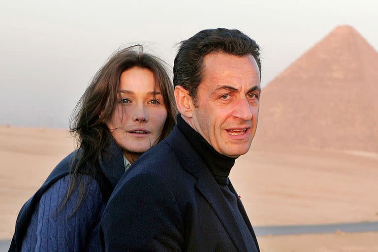 Carla Bruni: secretos, tragedias personales y romances turbulentos de una mujer que llegó a las esferas más altas del poder