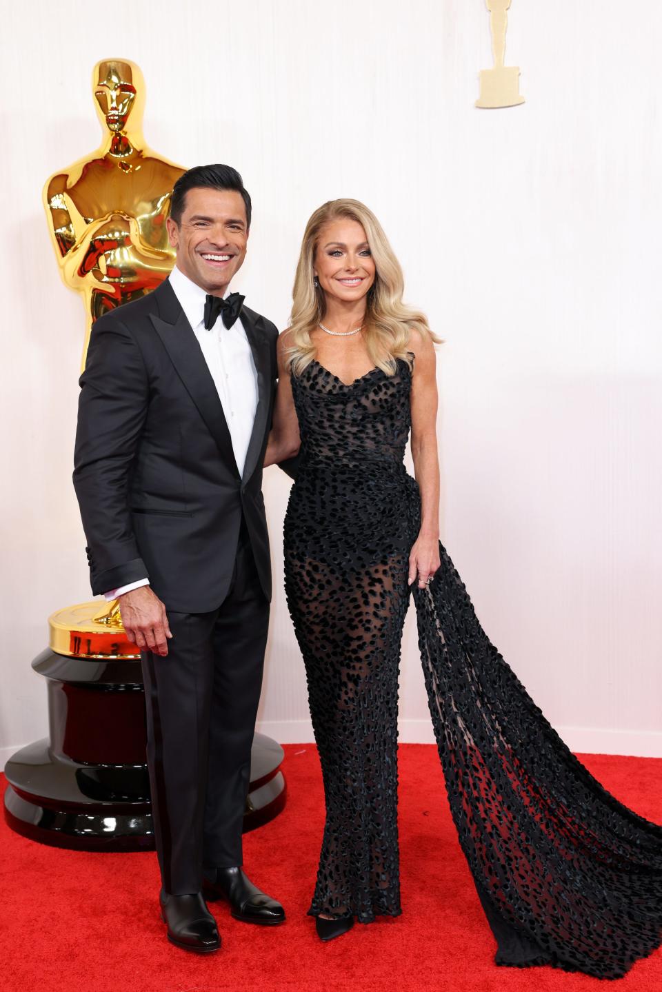 Mark Consuelos and Kelly Ripa arriving on the red carpet at the 96th Annual Academy Awards on March 10.