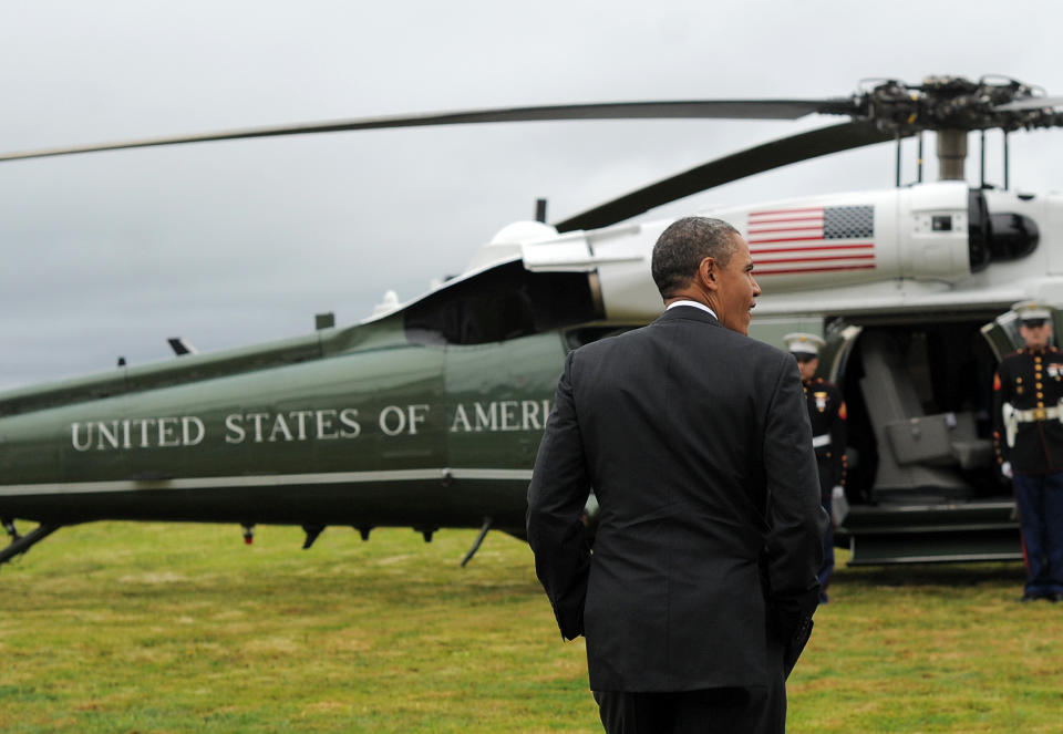 US President Barack Obama boards Marine One helicopter from a field overlooking the iconic golden gate bridge in San Francisco, California, on April 4, 2013. Obama is in California to attend two DCCC fund rising events. AFP PHOTO/Jewel Samad      