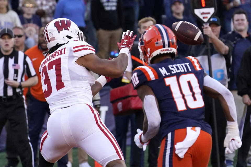 Wisconsin tight end Riley Nowakowski catches a two-point conversion pass from quarterback Braedyn Locke as Illinois defensive back Miles Scott defends, to give Wisconsin a 25-21 lead over Illinois late in the fourth quarter of an NCAA college football game Saturday, Oct. 21, 2023, in Champaign, Ill. (AP Photo/Charles Rex Arbogast)