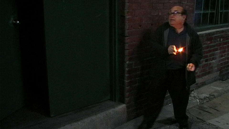 Frank sets fire in It's Always Sunny In Philadelphia