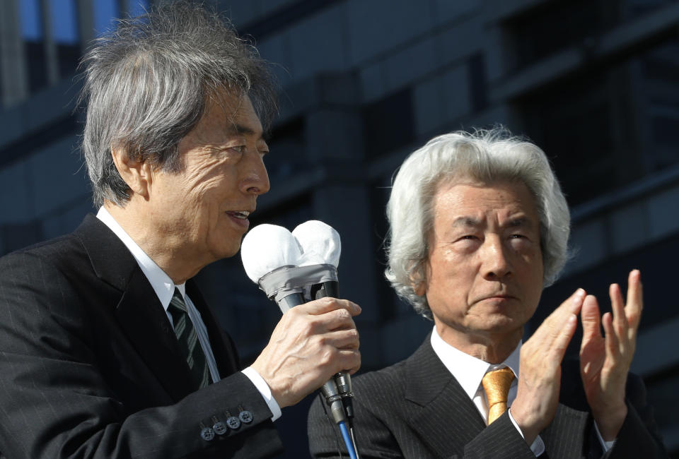 FILE - In this Jan. 23, 2014 file photo, Japan's former Prime Minister Morihiro Hosokawa, left, accompanied by former Prime Minister Junichiro Koizumi, speaks to people as he kicks off his Tokyo gubernatorial election campaign in Tokyo. Two charismatic former prime ministers, Hosokawa and Koizumi, joining forces on a rare anti-nuclear power ticket are pitted against a former health minister and a human-rights activist in the election to lead Japan's capital. (AP Photo/Shizuo Kambayashi, File)