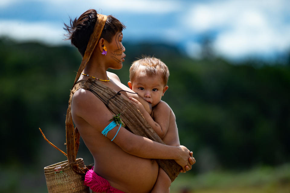 Hasta el 2 de julio se habían confirmado 147 casos positivos por Covid-19 entre la población yanomami y cuatro muertos, tres de ellos bebés. (Foto: Andressa Anholete / Getty Images).