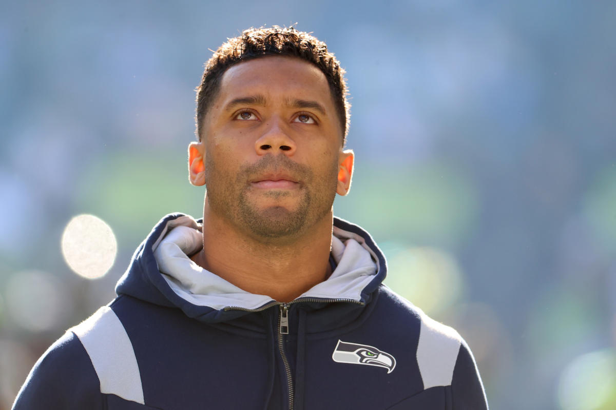 Even if Russell Wilson returns, he still can't save a Seahawks team with a  defense this bad