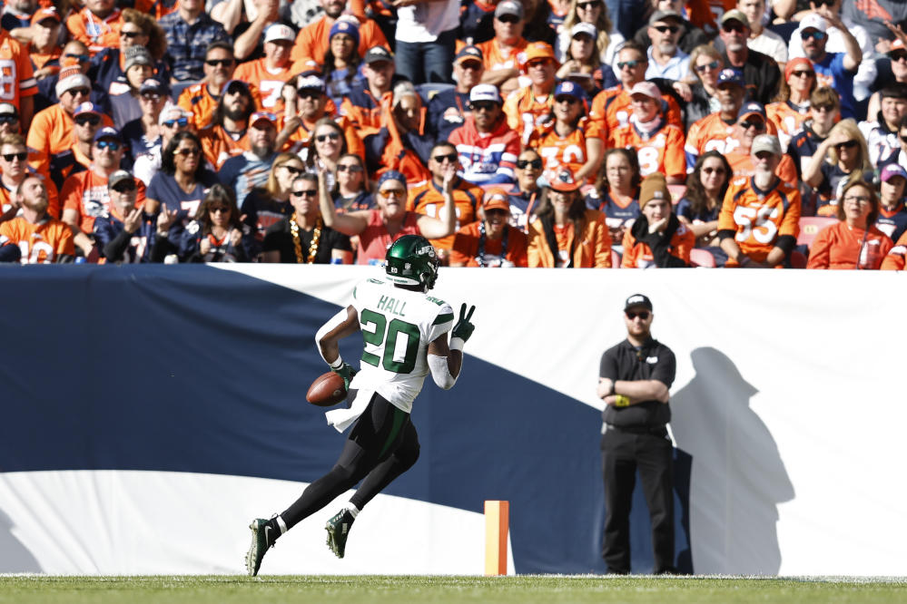 David Njoku's unreal touchdown catch leads Browns to upset Tom Brady's  Buccaneers