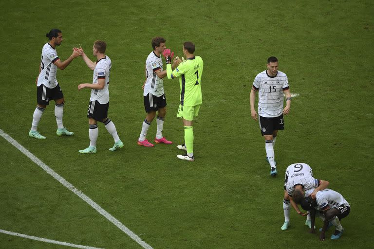 Los jugadores de Alemania festejan su triunfo sobre Portugal por 4-2 por el Grupo F de la Eurocopa; de a ratos, fue una lección táctica