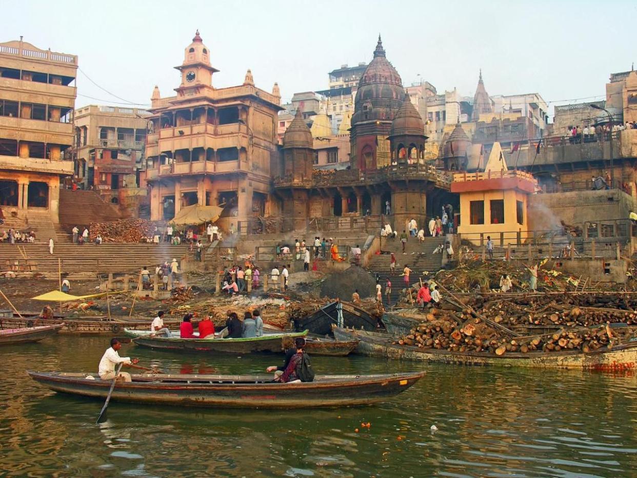 In Varanasi, some 40,000 cremations are performed each year, most on wood pyres that do not completely consume the body.