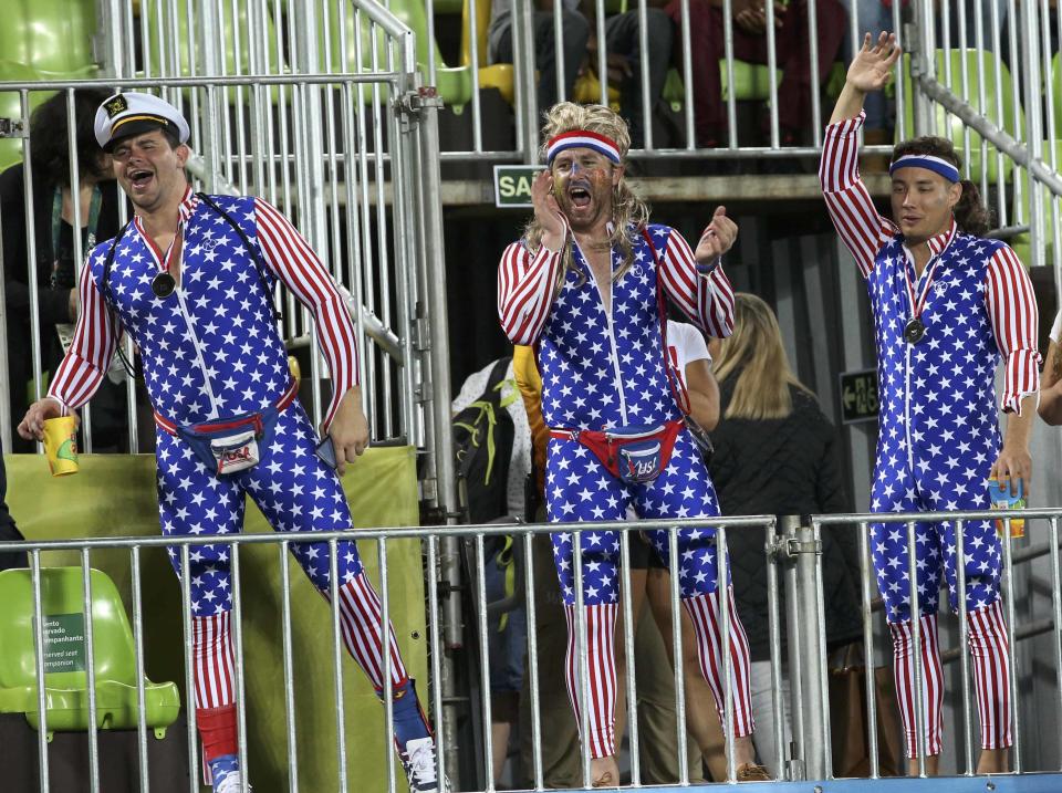 <p>USA Fans show their support. REUTERS/Alessandro Bianchi </p>
