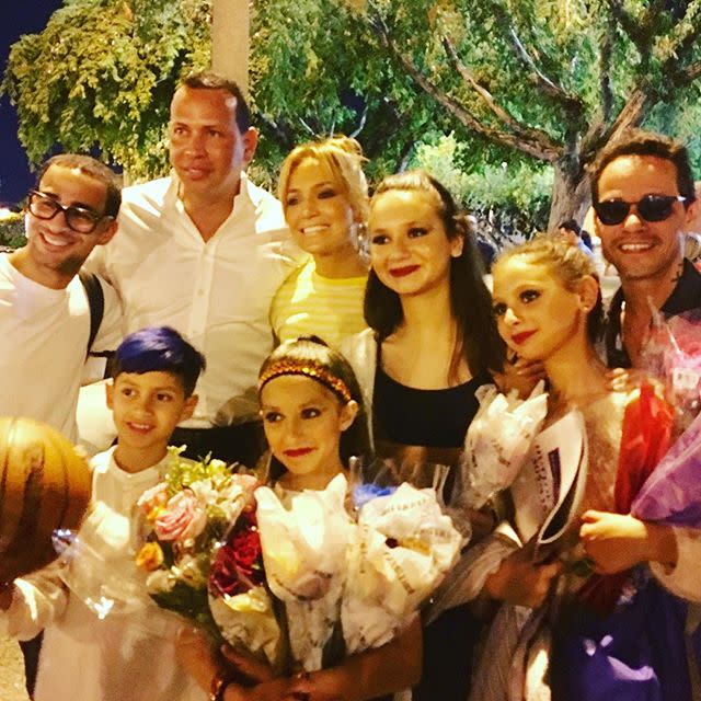 Jennifer López y su novio Álex Rodríguez compartieron una tarde con sus hijos y el ex de la cantante, Marc Anthony. <a href="https://www.instagram.com/jlo/?hl=en" rel="nofollow noopener" target="_blank" data-ylk="slk:Foto: J.LO/instagram;elm:context_link;itc:0;sec:content-canvas" class="link ">Foto: J.LO/instagram</a>