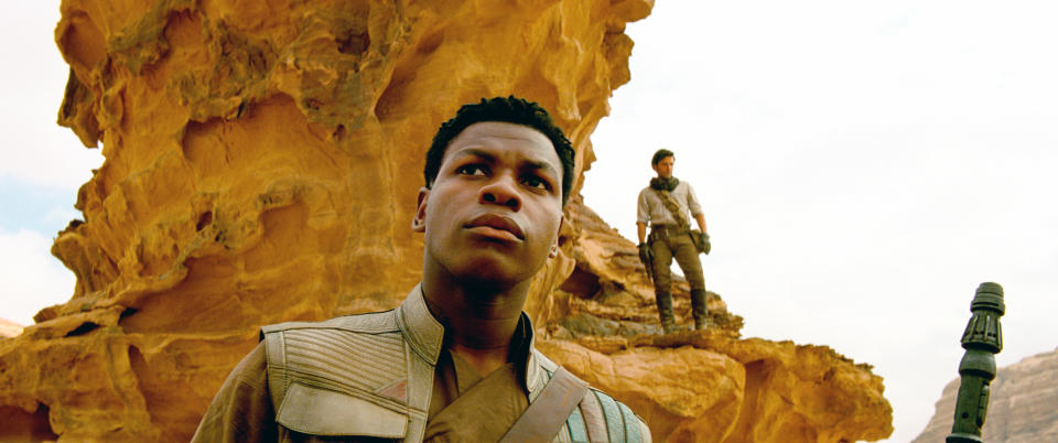 Finn (John Boyega) and Poe Dameron (Oscar Isaac) in STAR WARS:  THE RISE OF SKYWALKER. ©Walt Disney Co./courtesy Everett / Everett Collection