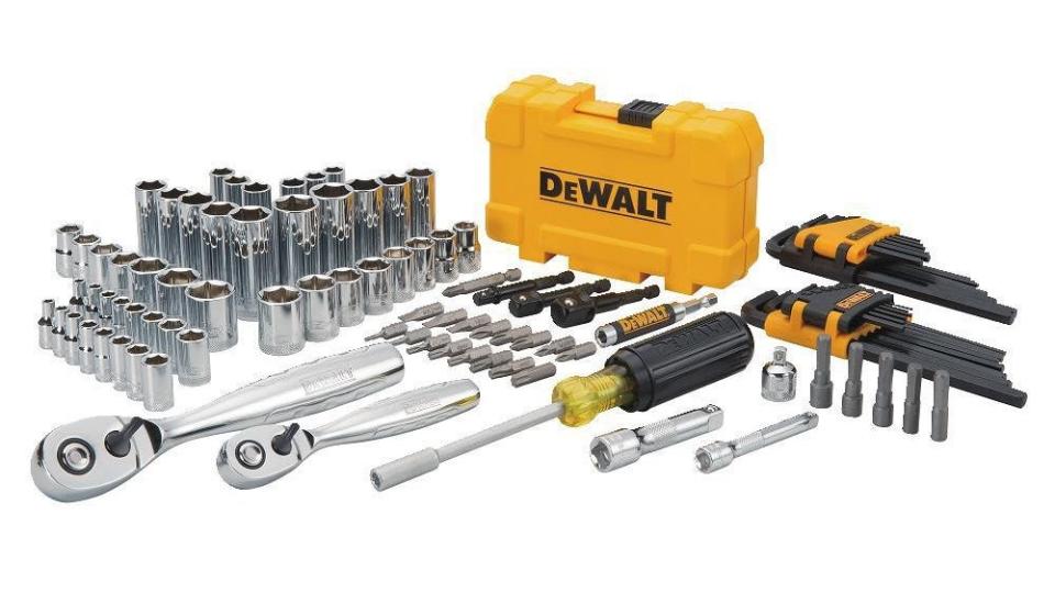 Best gifts for boyfriends: Dewalt Toolkit