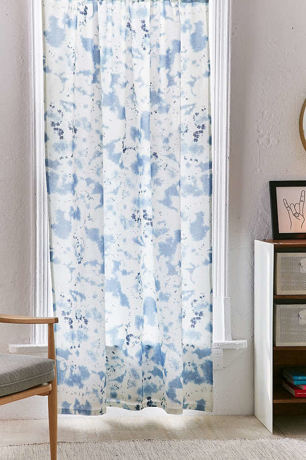 Get them&nbsp;<a href="https://www.urbanoutfitters.com/shop/blackout-shibori-window-curtain" target="_blank">here</a>.