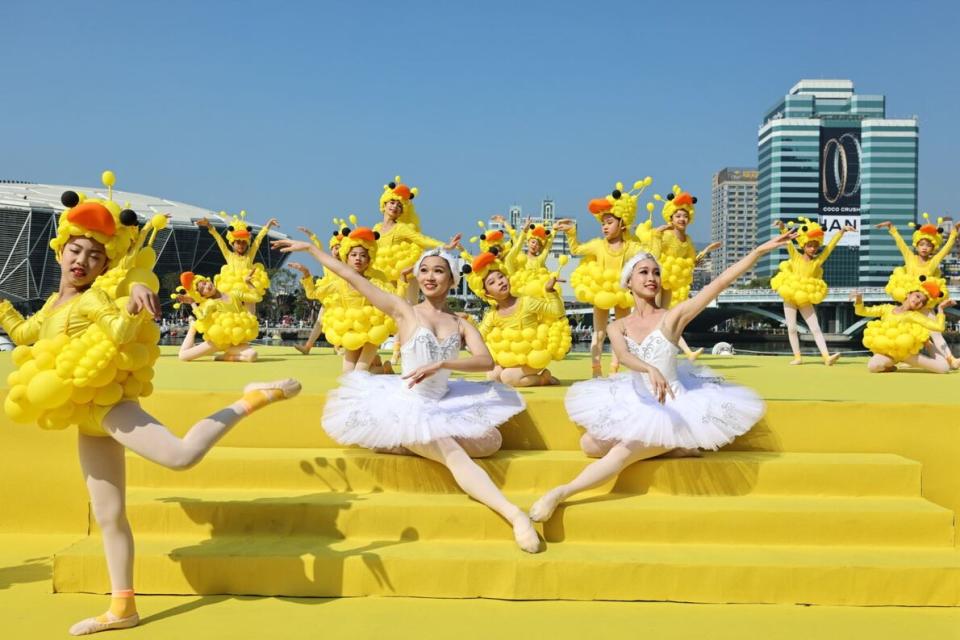 「2024 Kaohsiung Wonderland 冬日遊樂園」邀請城市芭蕾舞團、啦啦隊以活力、歡樂滿檔的舞蹈表演為活動暖身揭開序幕。圖/高雄市政府提供