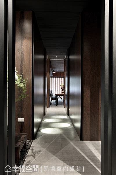 界境室內設計以特別處理的美耐板作為立面，搭配仿清水磨的地坪，以俐落的線面關係，展現靜謐閒適的溫婉風情。