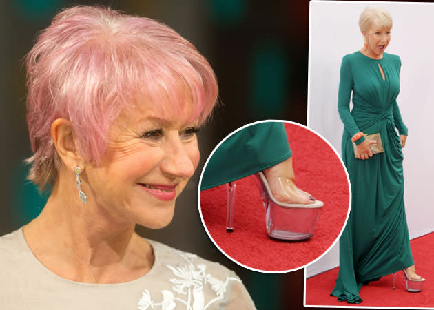 Keine Angst vor Experimenten: Helen Mirren trug schon Pink auf dem Kopf und Plateau an den Füßen (Bilder: Getty Images)
