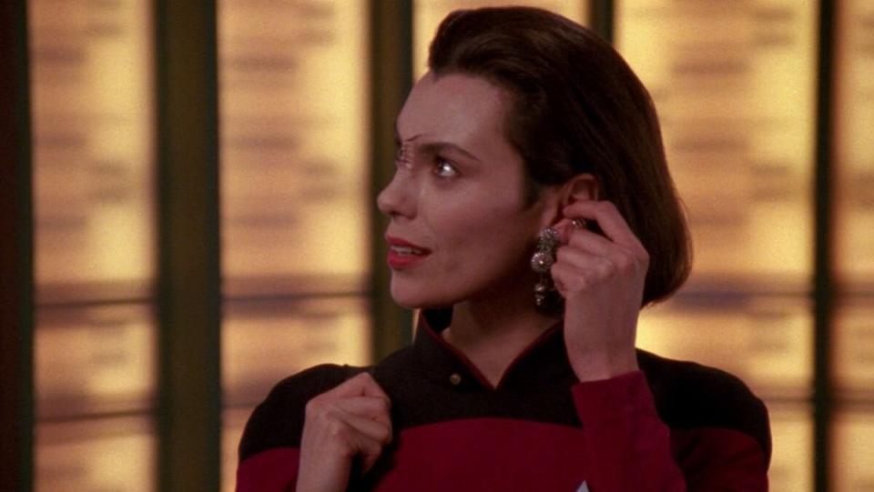 Ro Laren's Bajoran earring star trek 