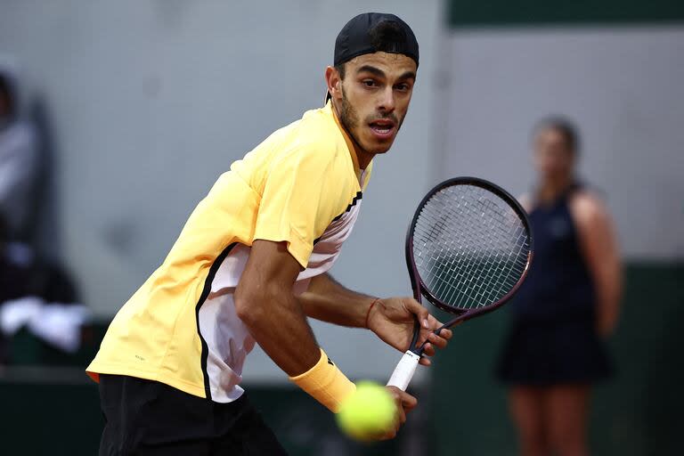 El argentino Francisco Cerúndolo, durante el partido en el que venció al estadounidense Tommy Paul en Roland Garros y avanzó a octavos de final